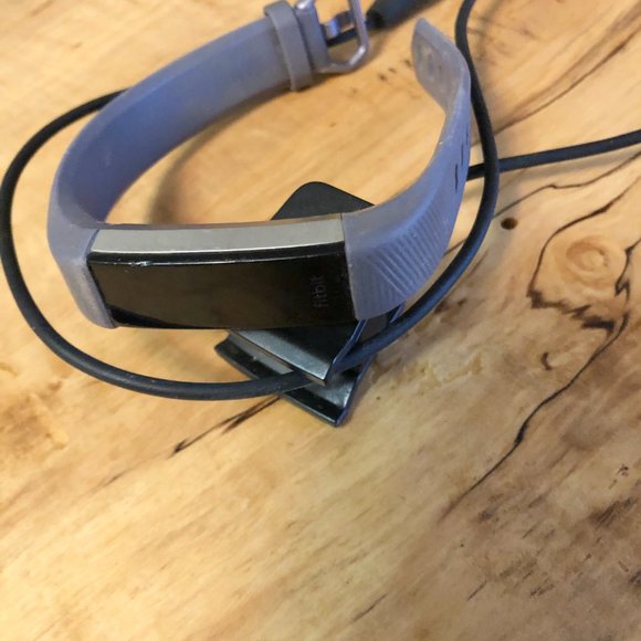 Fitbit with steps, time,  heart rate - Picture 2 of 3